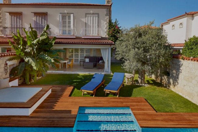 What is the Current Demand Situation for Furnished Rental Flats?