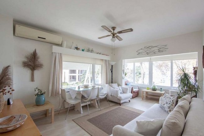 Who Repairs Broken Items in Furnished Rental Flats?